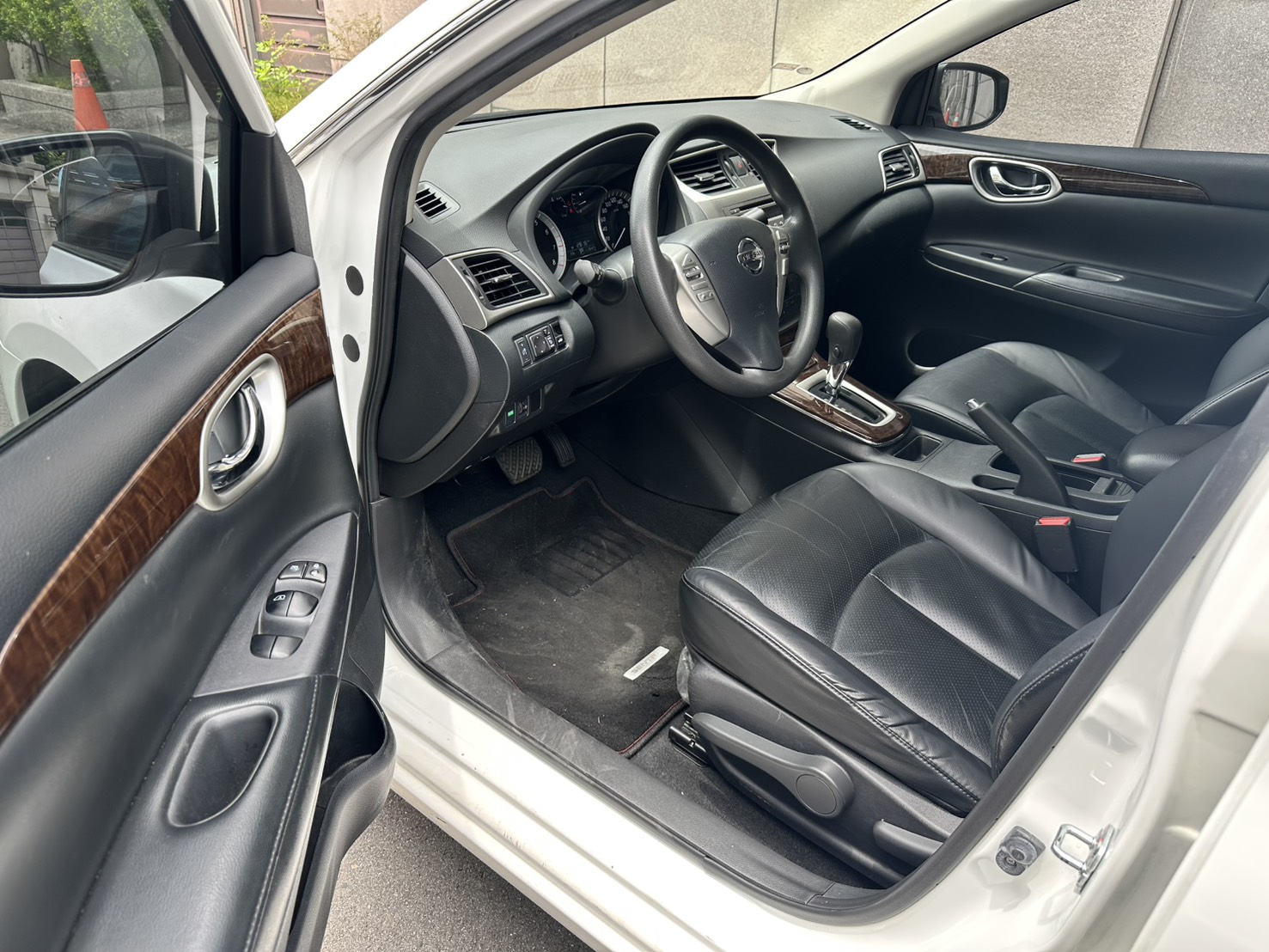 2016年Nissan Sentra 1.8 豪華版