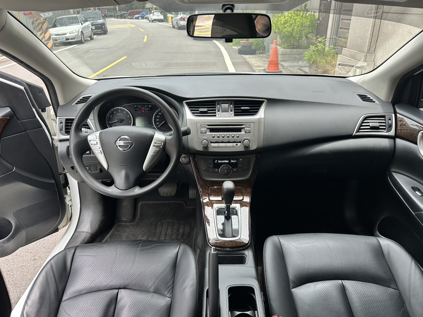 2016年Nissan Sentra 1.8 豪華版