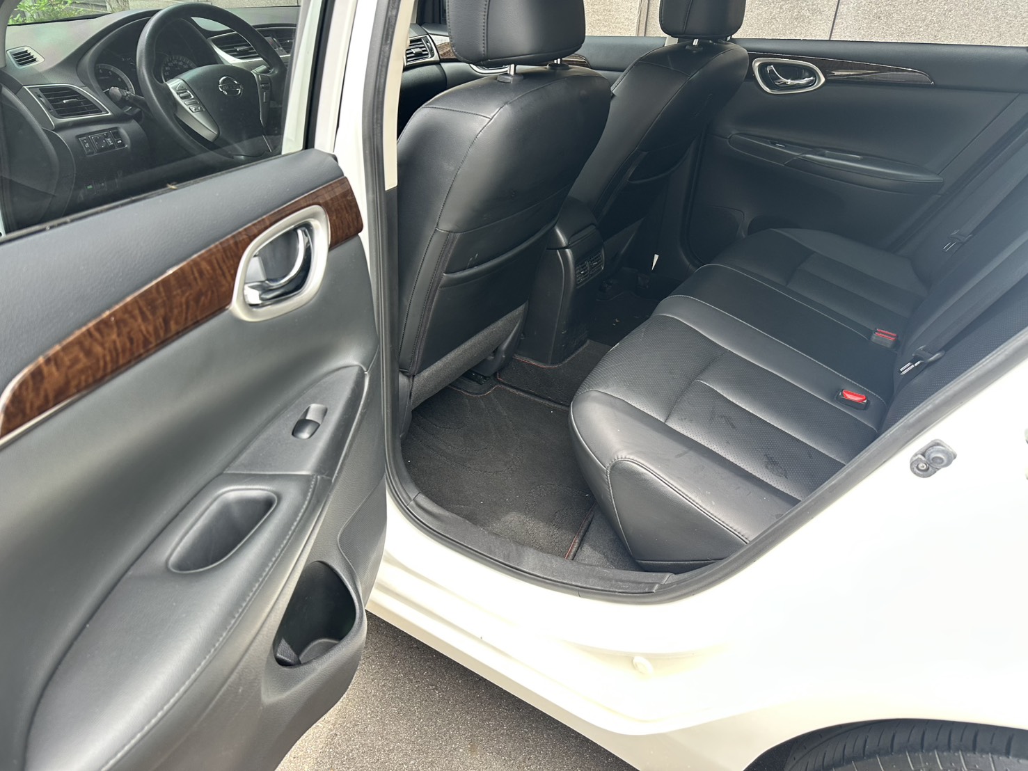 2016年Nissan Sentra 1.8 豪華版