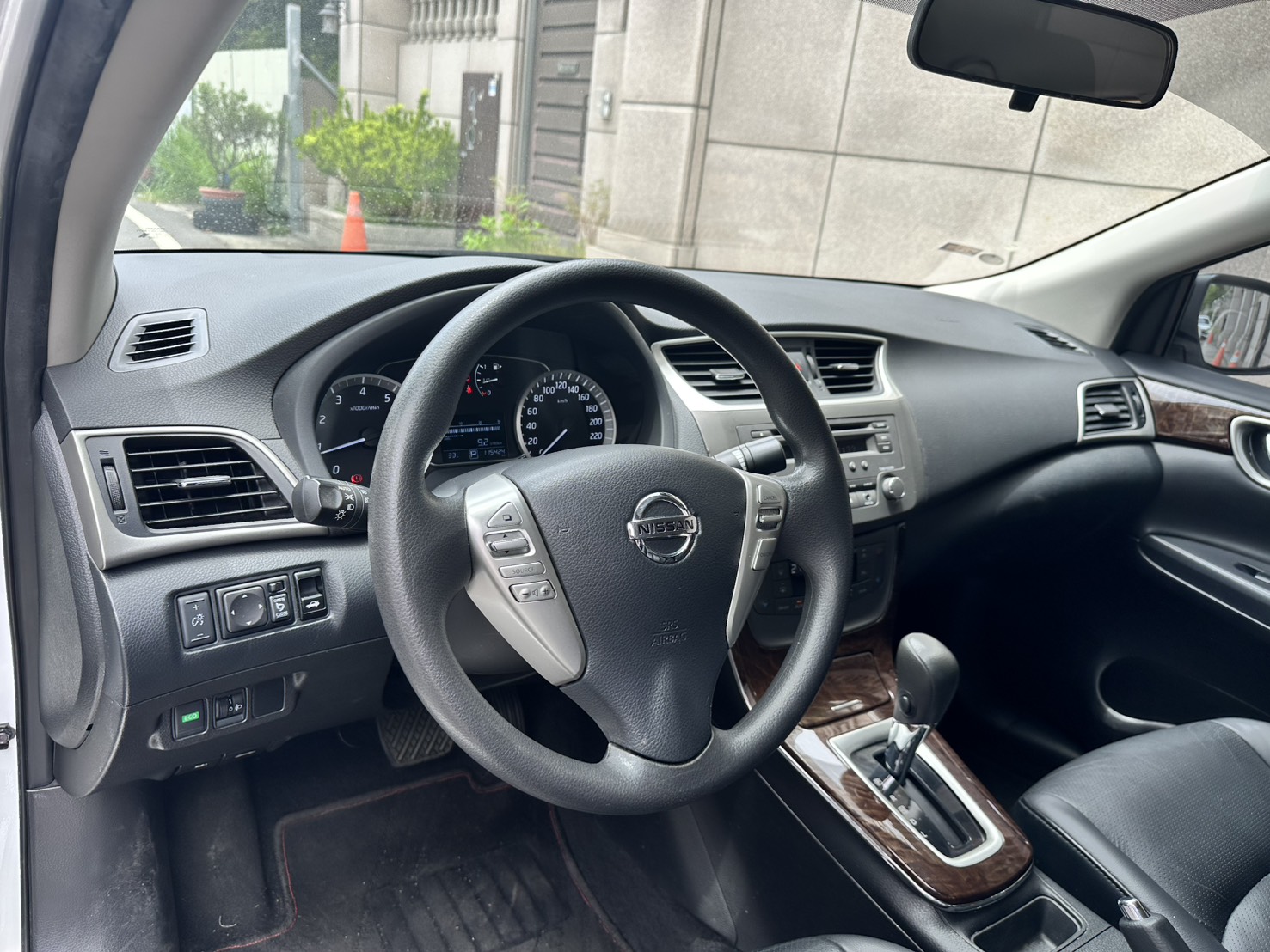 2016年Nissan Sentra 1.8 豪華版