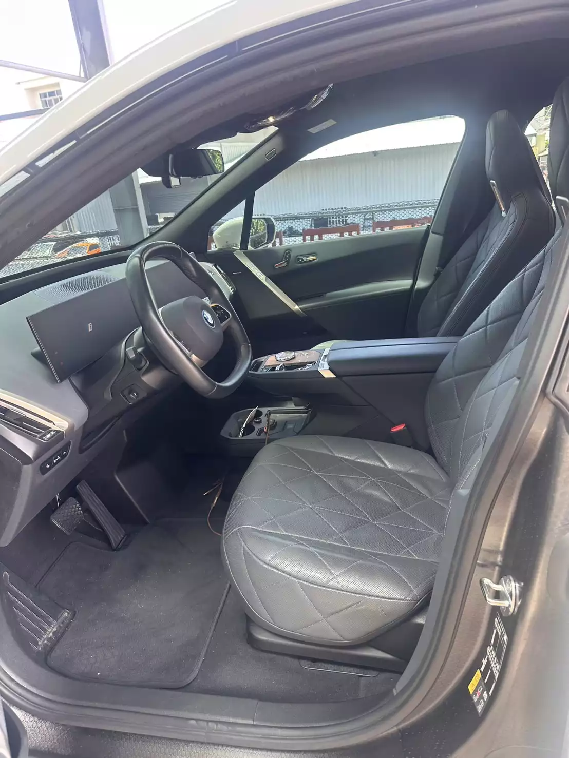 2023 BMW iX xDrive40 四輪驅動