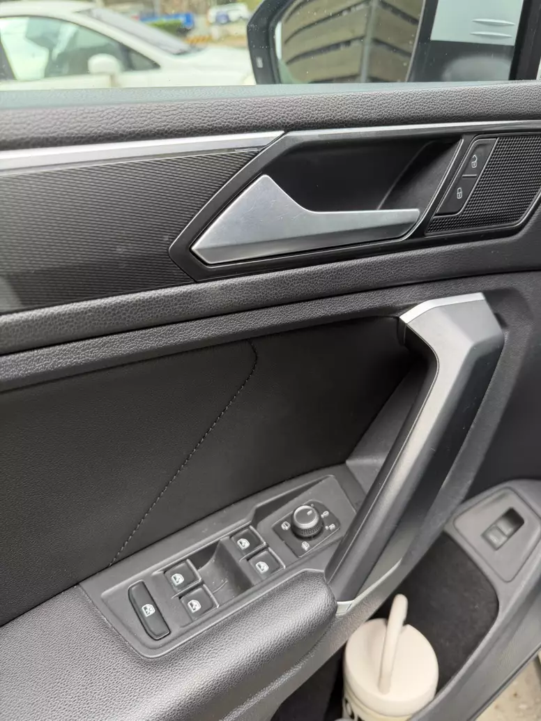 volkswagen-tiguan-330-tsi-highline-2016年出廠2017年式-白色2000cc-自手排
